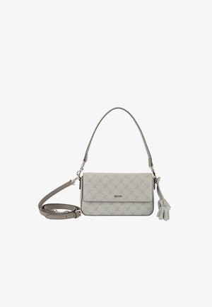 Svetlo siva torbica z rahlim cvetličnim vzorcem, srebrnim logotipom, zgornjim ročajem, snemljivim naramnim trakom in poudarkom s cofki na strani.