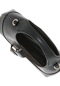 Borsa nera in pelle con dettagli in metallo dorato, chiusura con zip e fodera interna in suede marrone, che presenta una forma arrotondata e una texture liscia.