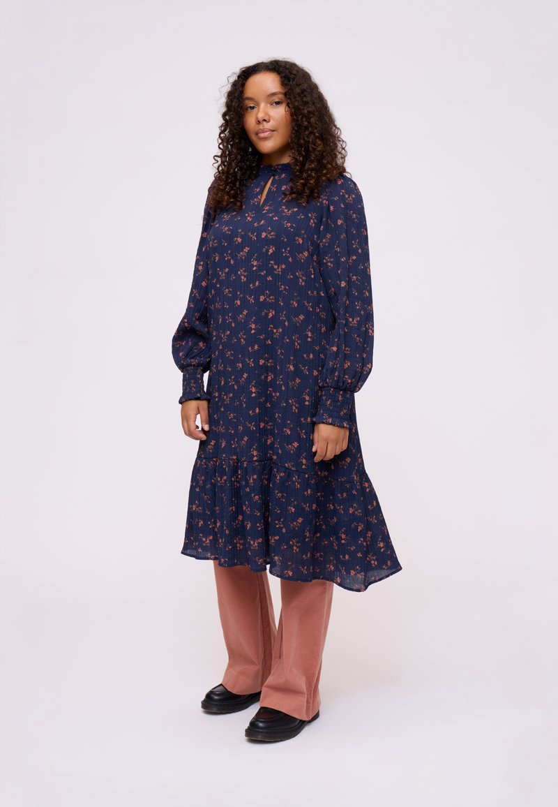 Noa Noa ANAISN - Vapaa-ajan mekko - print navy brown