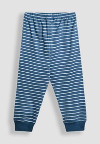 Blaue Baumwollschlafanzughosen mit weißen horizontalen Streifen, elastischem Bund und marineblauen Bündchen an den Knöcheln. Weicher Stoff und lässiges Design.