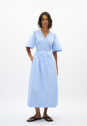 InWear RAELYNNIW WRAP DRESS - Päevakleit - blue yd summer stripe