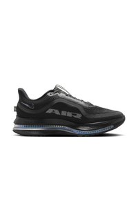 Crne Nike Air Zoom tenisice za trčanje s mrežastim gornjim dijelom, vidljivom zračnom soleu i "AIR" oznakom sa strane.
