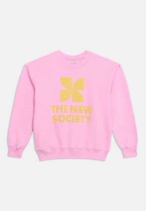 Ružová mikina s okrúhlym výstrihom so žltým grafickým logom a textom "THE NEW SOCIETY" na prednej strane, rebrované manžety a spodný lem.