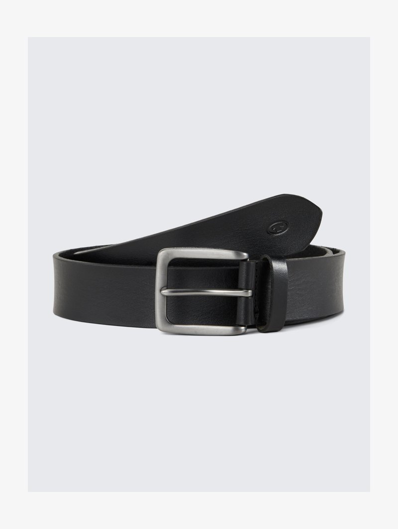 Sort læderbælte med en glat overflade, prydet med en rektangulær metalspænde i sølvfarve og en let konisk ende.