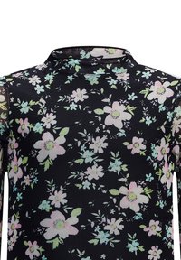 Schwarzes Blumenoberteil mit einem Mesh-Design und pastellfarbenen Blumen, darunter pinke und aquafarbene Akzente sowie einem hohen Kragen.