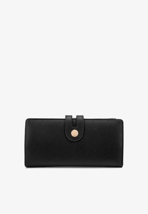 Zwarte leren portemonnee met een gestructureerd leer en een gladde afwerking, voorzien van een drukknopsluiting en een eenvoudig ontwerp. Geen zichtbare patronen of versieringen.