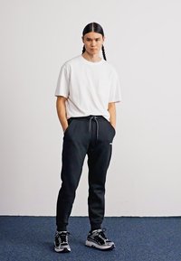Columbia MARBLE CANYON™ HEAVYWEIGHT PANT - Träningsbyxor - black