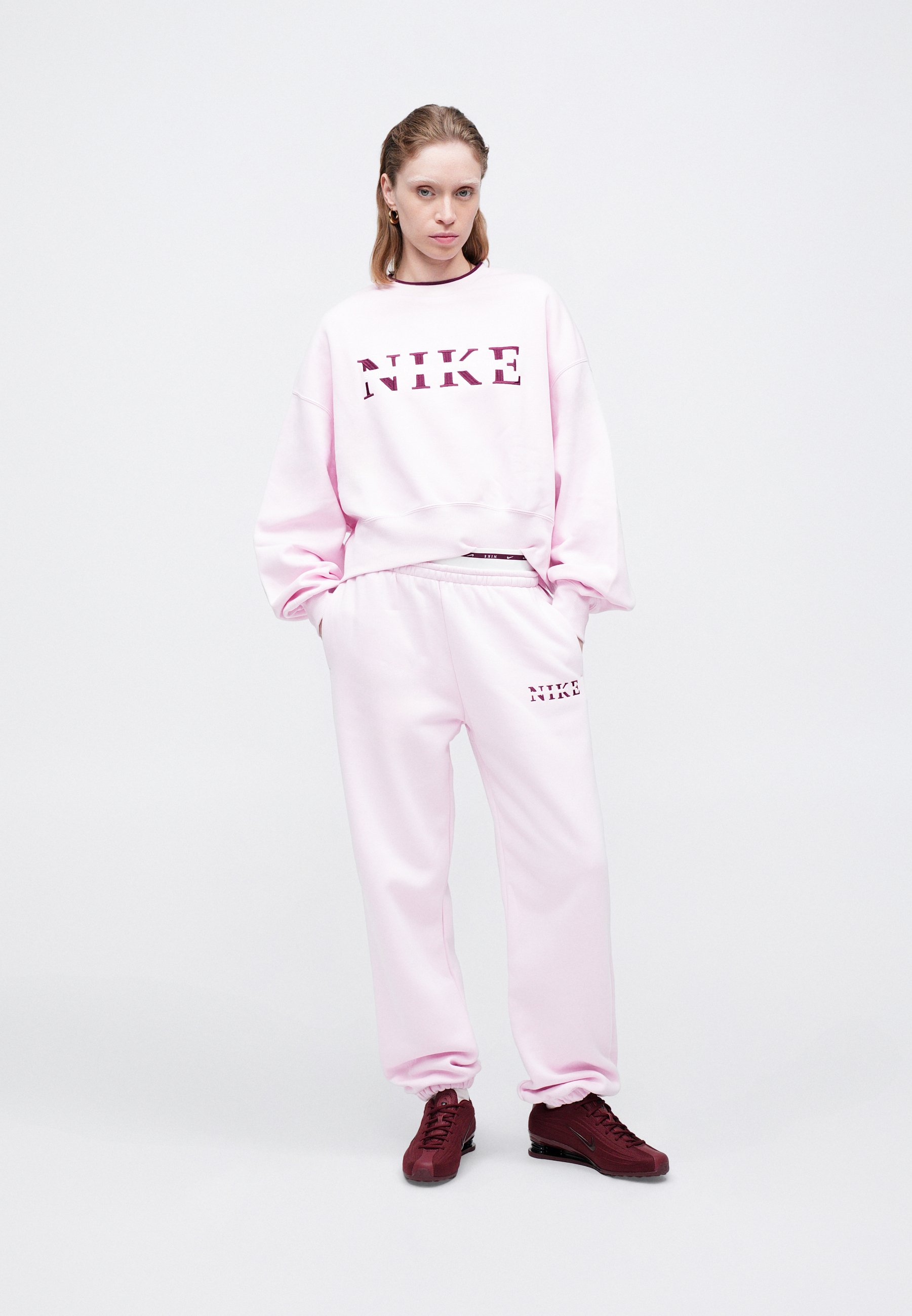 nike sweatsuit women pink