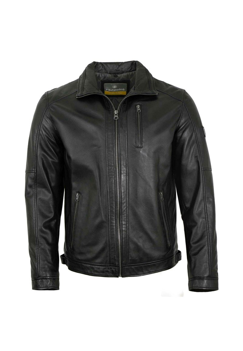 Schwarze Lederjacke mit Stehkragen, Frontreißverschluss und mehreren Reißverschluss-Taschen. Glatte Textur mit taillierter Passform.