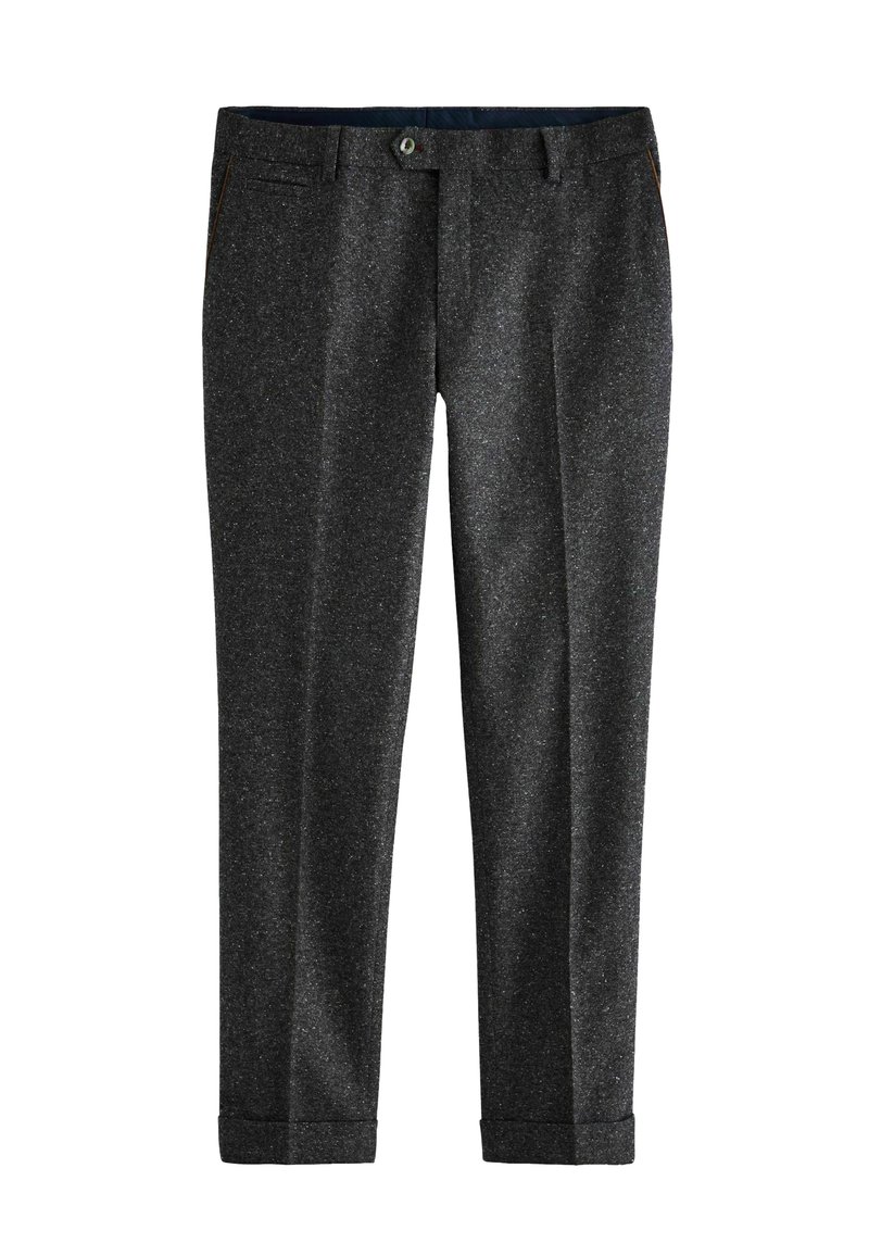 Pantalones grises hechos de tela texturizada, con cierre de botón, bolsillos delanteros y puños enrollados para una apariencia ajustada.