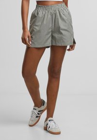 Urban Classics STRIPED  - Šortky - olive white