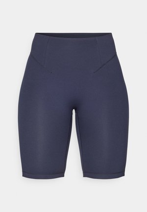 Shorts de sport bleu marine avec une taille haute, fabriqués en tissu lisse et extensible. Présentent des détails de couture subtils et un design ajusté.
