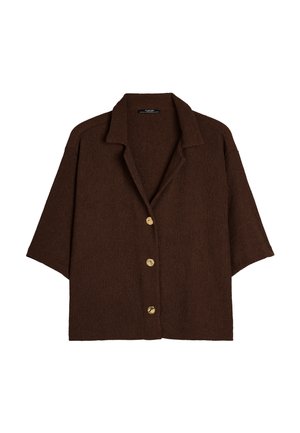 Brązowa, teksturowana koszula z krótkim rękawem i kołnierzykiem, z pięcioma złotymi guzikami z przodu i luźnym, swobodnym krojem.