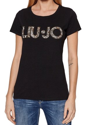 T-shirt in cotone nero con colletto rotondo e maniche corte, caratterizzato da una stampa a leopardo sulla scritta "LIU·JO".