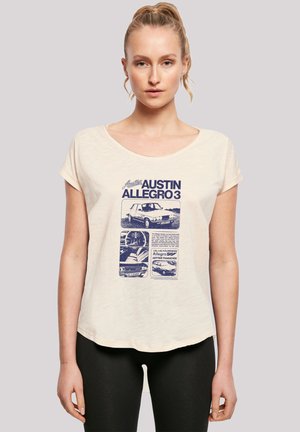 Beige T-Shirt mit kurzen Ärmeln und einem blauen Grafikdesign, das Bilder und Text über den Austin Allegro 3 zeigt. Weicher Stoff, lockere Passform.