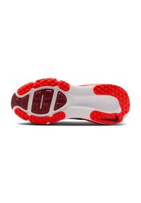 Soletta in gomma rossa con modelli di grip testurizzati e intersuola bianca. Presenta dettagli moldati e un logo nero sul tallone.
