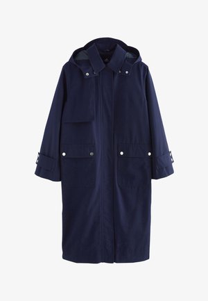 Marineblauer langer Regenmantel mit angenähter Kapuze, vorderen Taschen mit Metall-Druckknöpfen und verstellbaren Trägern an den Ärmeln.