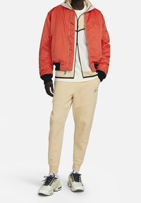 Nike Sportswear Träningsbyxor - beige