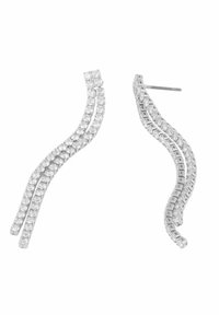 Silverörhängen med en vågig design, prydda med en rad klara, runda stenar. Örhängena har en tunn, avlång form och en polerad yta.