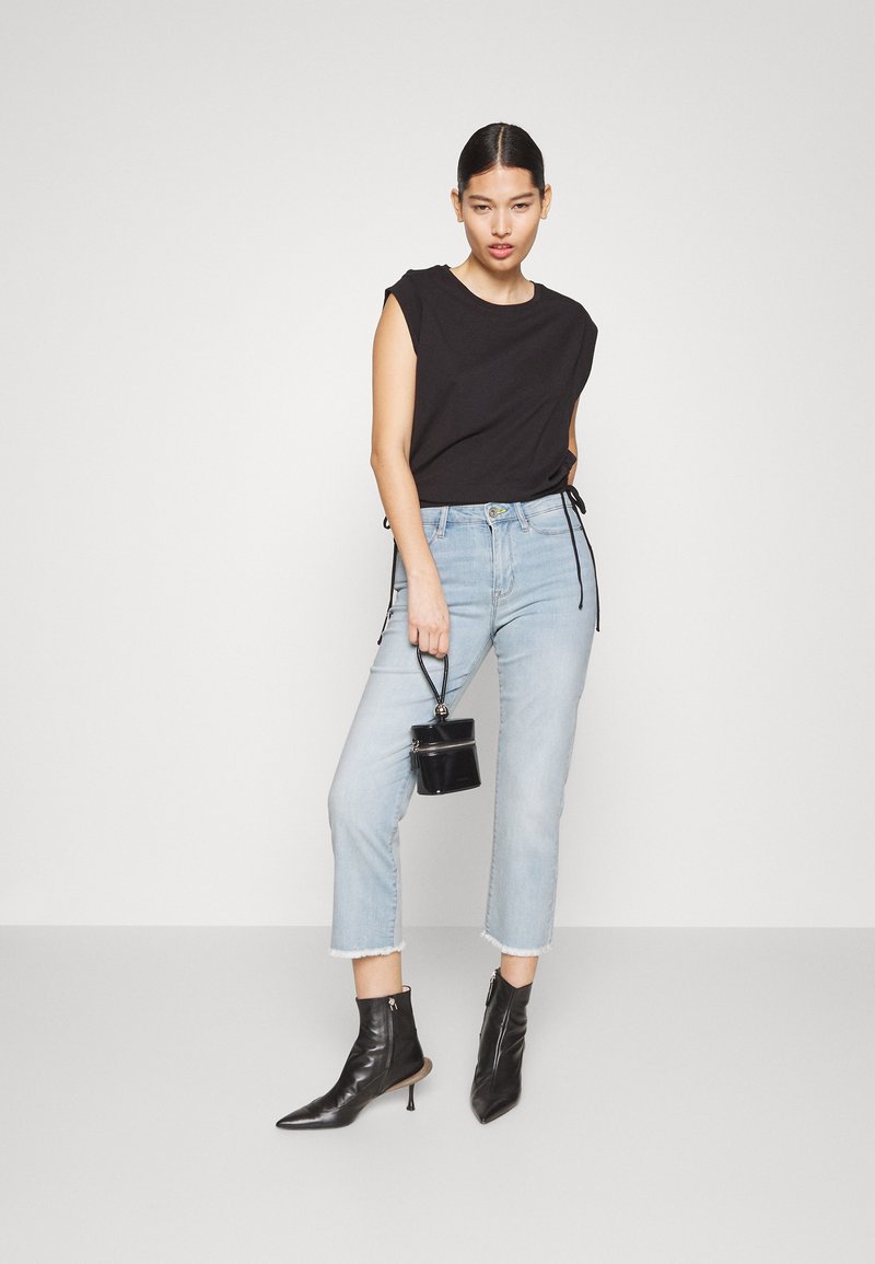 dkny crop jeans