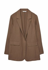 Veste marron à simple boutonnage avec revers à crans, manches longues et deux poches à rabat à l'avant, posée à plat sur un fond blanc.