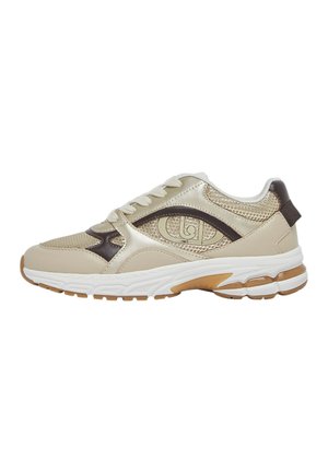 Sneaker sportiva beige e oro con suola bianca, dettagli marroni, inserti in mesh e logo sul lato, vista dalla parte esterna.