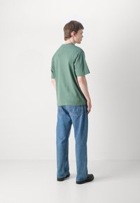 BOSS POCKET - Jednoduché tričko - open green