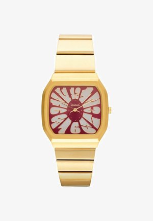 Montre rectangulaire dorée avec un cadran bordeaux et de grands chiffres blancs. Elle est dotée d'un bracelet en métal lisse et d'une couronne ronde simple.