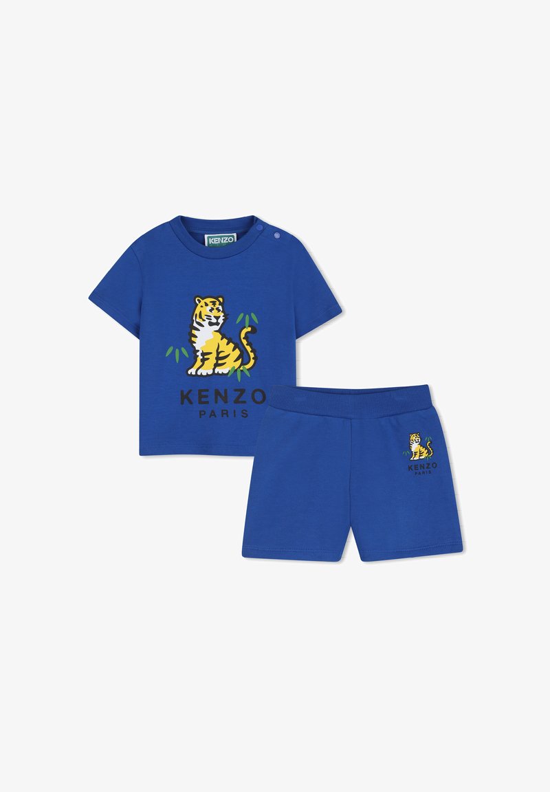 Ensemble pour tout-petit composé d'un T-shirt bleu et d'un short avec un motif de tigre jaune et de feuilles vertes, ainsi que le texte "KENZO PARIS" à l'avant.