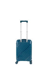 Maleta rígida en verde azulado con textura ondulada, asa telescópica y cuatro ruedas giratorias para facilitar la movilidad. Diseño compacto y duradero.