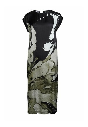 Fekete midi ruha rövid ujjakkal, nagy absztrakt zöld-fehér akvarell virágmintákkal díszítve.