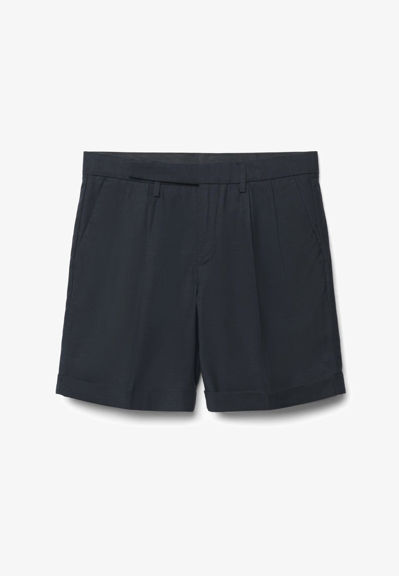 Marineblaue, maßgeschneiderte Shorts mit aufgekrempelten Säumen, Gürtelschlaufen, vorderem Reißverschluss und schrägen Taschen auf beiden Seiten.