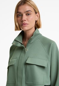 OYSHO PIQUÉ WITH COTTON AND POCKETS - Lehká bunda - green