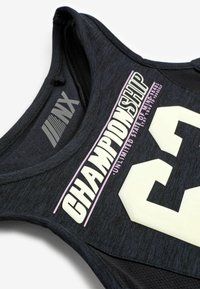 Next CROP - Top - black slogan