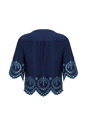 Blusa corta azul marino con bordes festoneados y bordado floral calado en las mangas y el dobladillo, vista desde atrás.