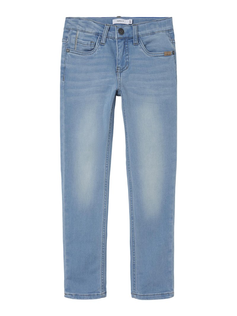 Lichtblauwe denim jeans met een slim fit ontwerp, voorzien van voor- en achterzakken, subtiele vervaging en een standaard knoopsluiting.
