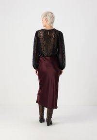 Gina Tricot ELASTIC MIDI SKIRT - Maksi svārki - wine