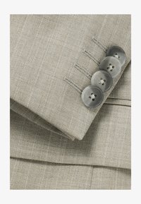 Vald, light beige five