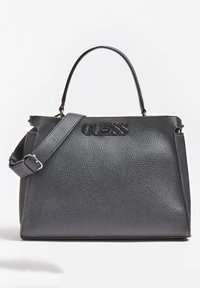 Borsa a mano in pelle nera a effetto granulato con manici doppi, tracolla removibile e logo in rilievo sul davanti. Forma rettangolare.