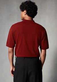 Next VERTICAL TEXTURE - REGULAR FIT - Poloshirt - rust brown