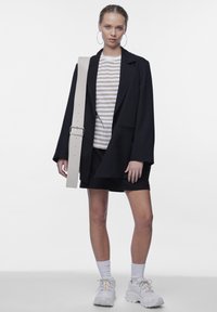 Pieces PCRIA TEE STRIPES - Tričko s potlačou - silver mink
