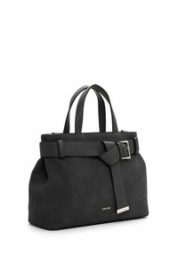 Borsa a tracolla nera in suede con una forma strutturata, caratterizzata da dettagli in pelle liscia e una cintura con fibbia prominente, doppi manici superiori e logo.