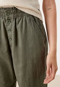QS Pantalon classique - khaki