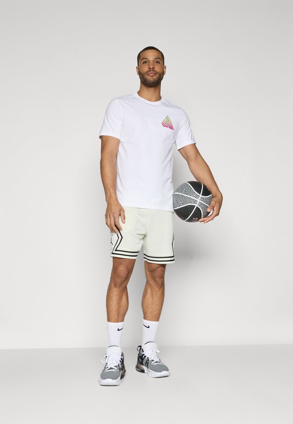 GIANNIS ANTETOKOUNMPO TEE - Print T-shirt2