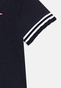 Tommy Hilfiger RUFFLE - Triko s potiskem - desert sky
