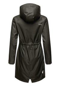 Manteau imperméable noir avec capuche, taille élastique, manches longues et dos aéré ; comporte un logo dans le haut du dos et des accents sur les côtés.