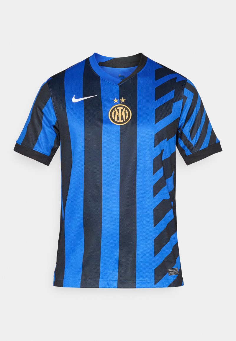 Camiseta de fútbol a rayas verticales en azul y negro con el logo del Inter de Milán, dos estrellas doradas encima y el swoosh blanco de Nike en el pecho.