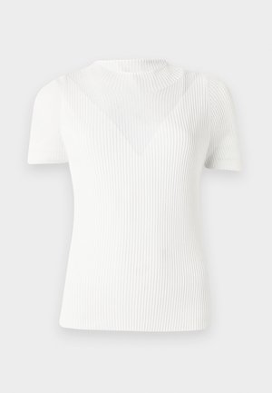 Weißes, geripptes Kurzarmtop mit Stehkragen und dezentem Chevron-Muster auf der Brust, vor einem einfarbigen Hintergrund präsentiert.