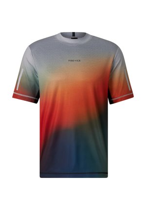 Koszulka sportowa z krótkim rękawem, z gradientem kolorów od szarości przez pomarańczowy do ciemnego niebieskiego oraz napisem „FIRE + ICE” na piersi.