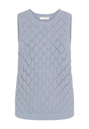 Svetlo modra brezrokavna pletena telovnik z vzorcem odprtih diamantnih oblik in okroglim izrezom na vratu.